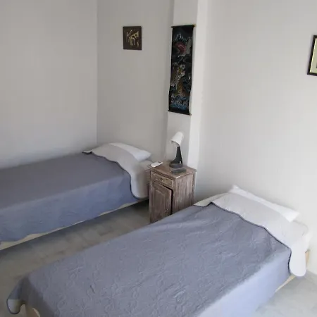 Kostas' House * חניוטי